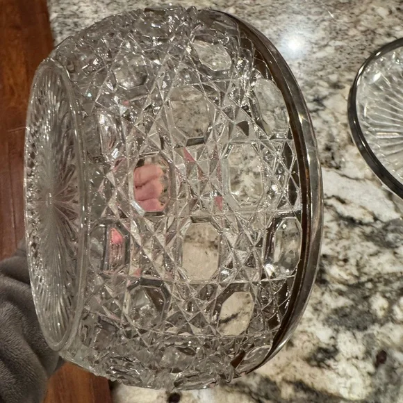 Cut Glass Starburst Serving Bowl- Clear Glass - Picture 5 of 5